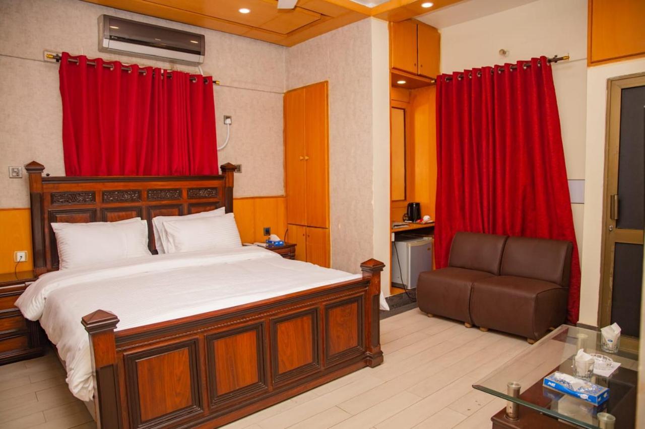 Elet Business Hotel Karachi Luaran gambar
