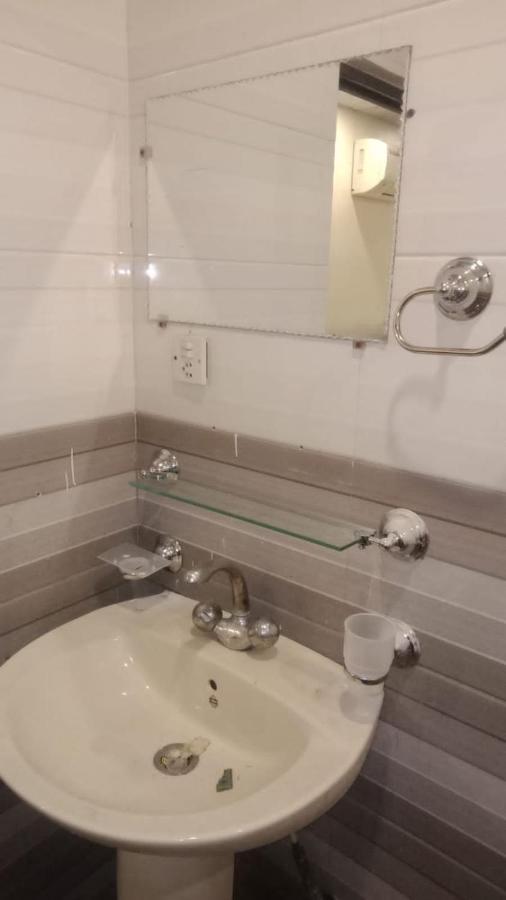Elet Business Hotel Karachi Luaran gambar