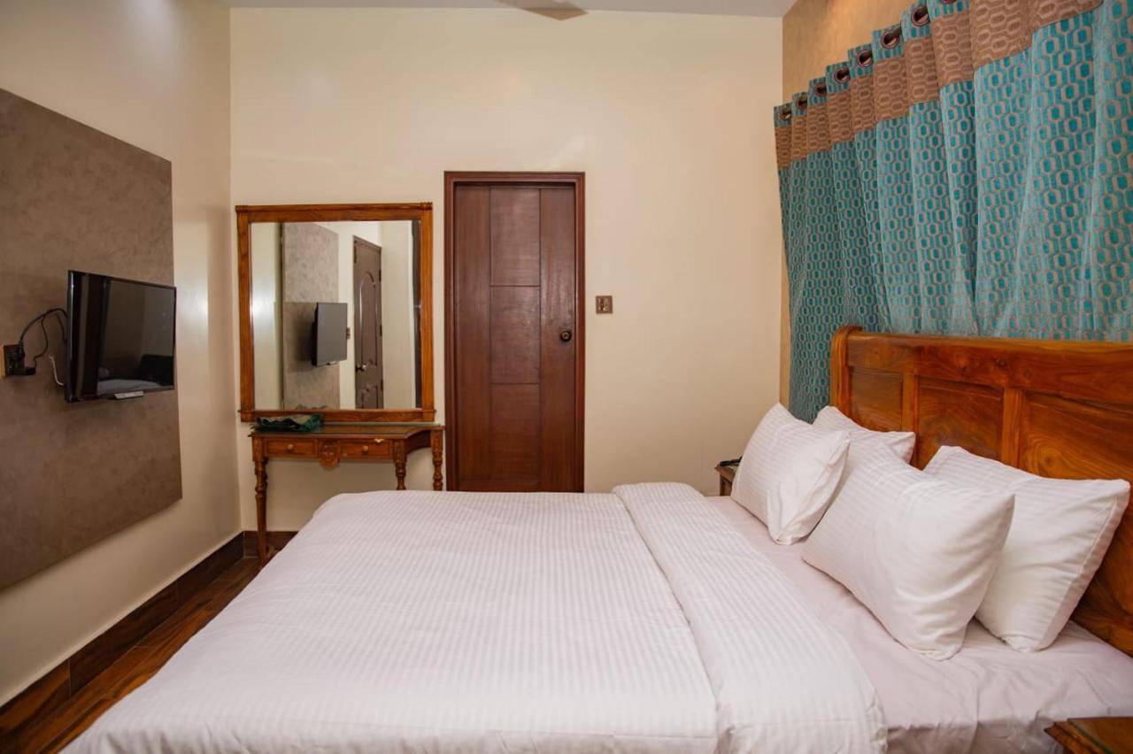 Elet Business Hotel Karachi Luaran gambar