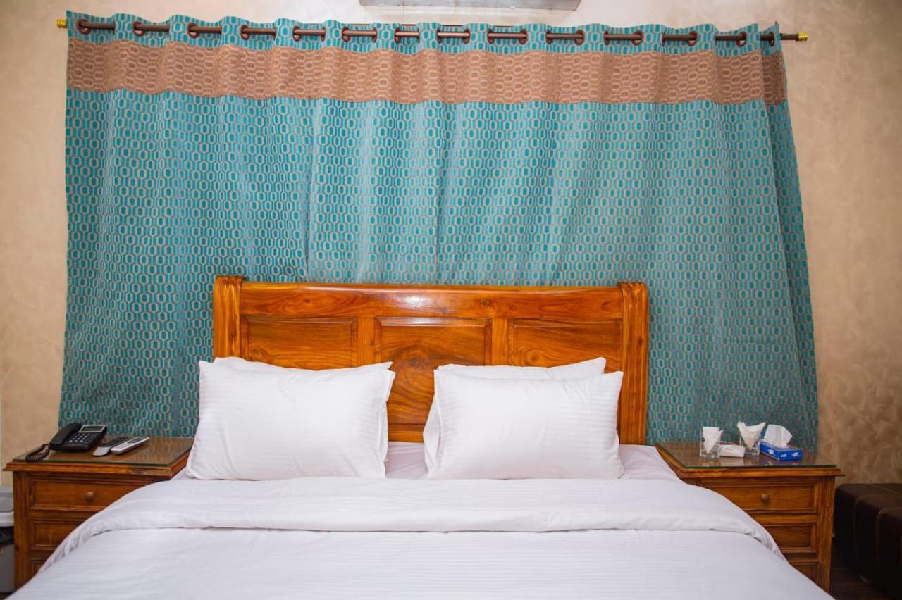 Elet Business Hotel Karachi Luaran gambar