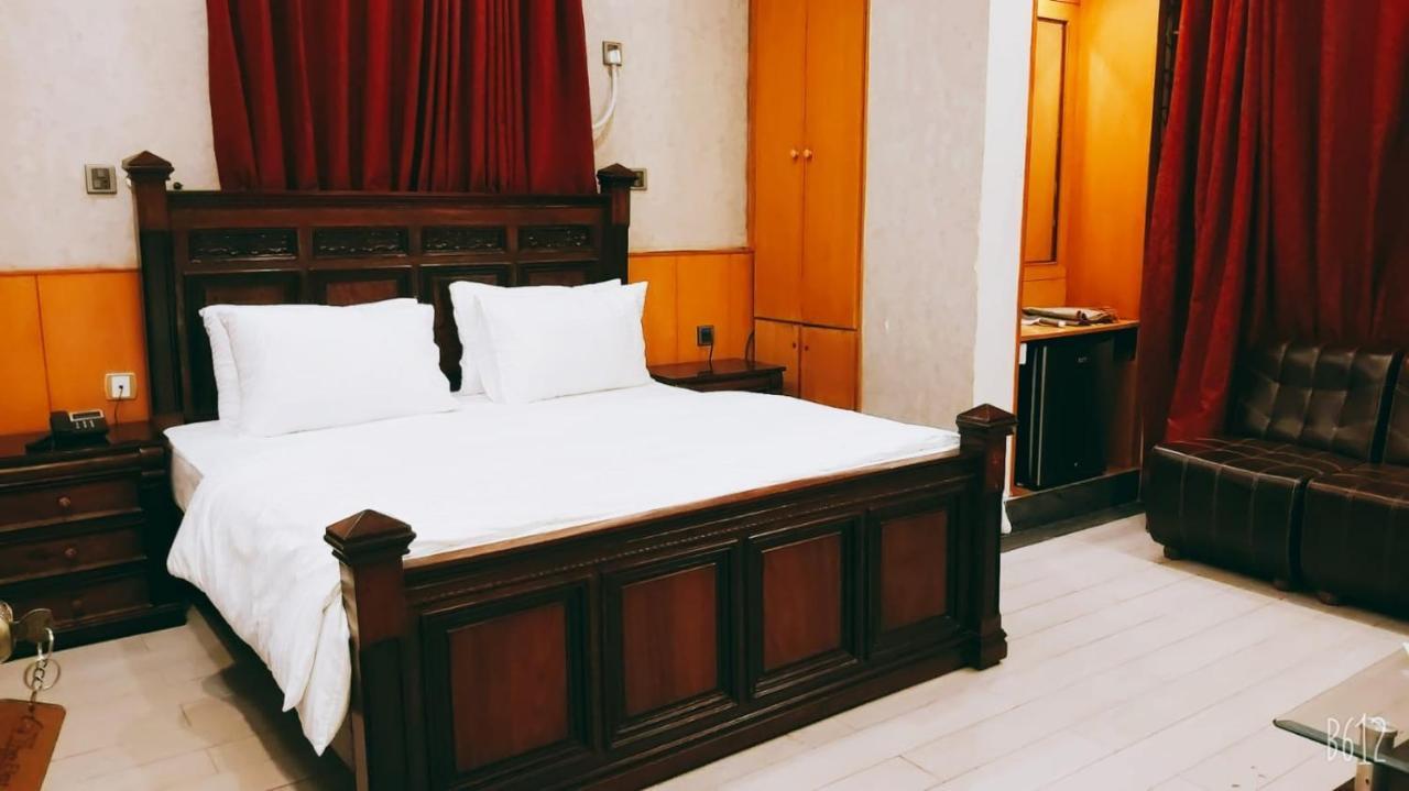 Elet Business Hotel Karachi Luaran gambar