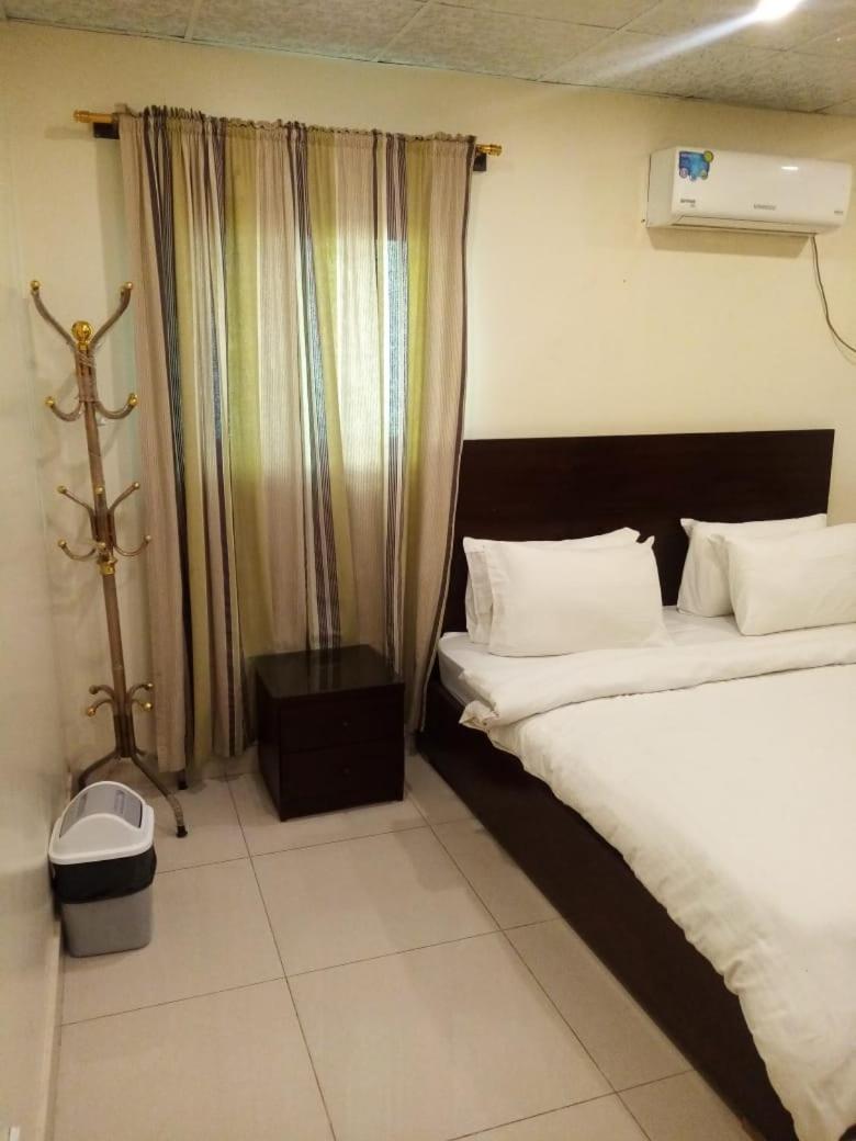 Elet Business Hotel Karachi Luaran gambar