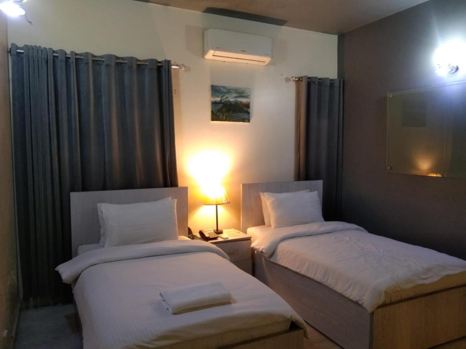 Elet Business Hotel Karachi Luaran gambar